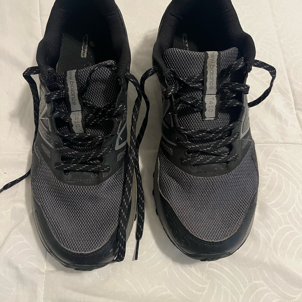 New Balance Womens Black and Gray Athletic Shows